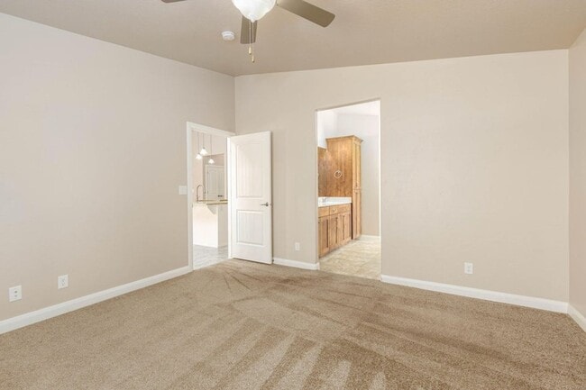 Building Photo - Beautiful 4 Bedroom Home!