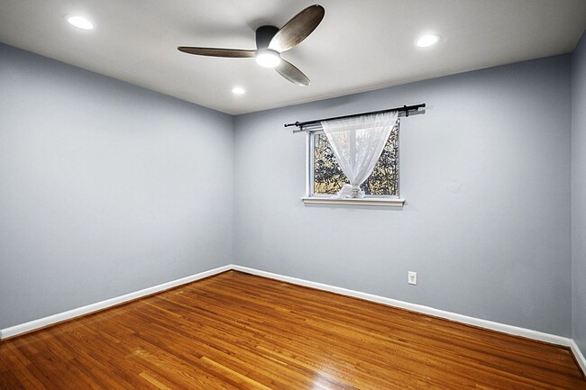 Building Photo - 822 N Coolidge St