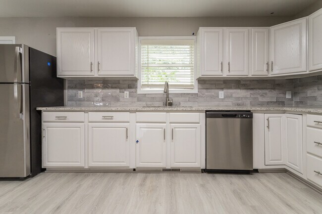 Building Photo - 428 Bashford Road