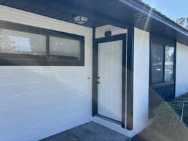 Building Photo - 3815 NW Huntsboro St