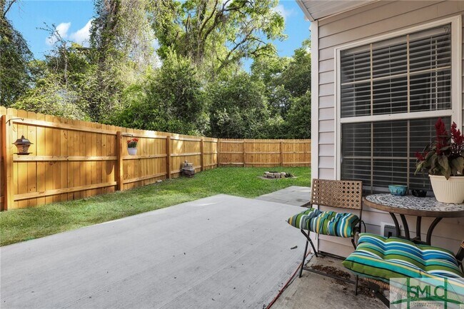 Building Photo - 20 Quail Forest Dr