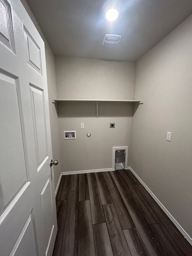 Building Photo - Newer Build Lorena Home