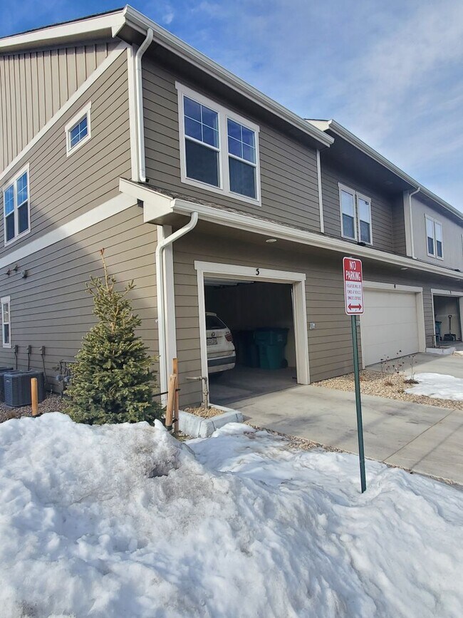 Building Photo - Updated 3 Bedroom Townhouse Across From Horsetooth Reservoir!