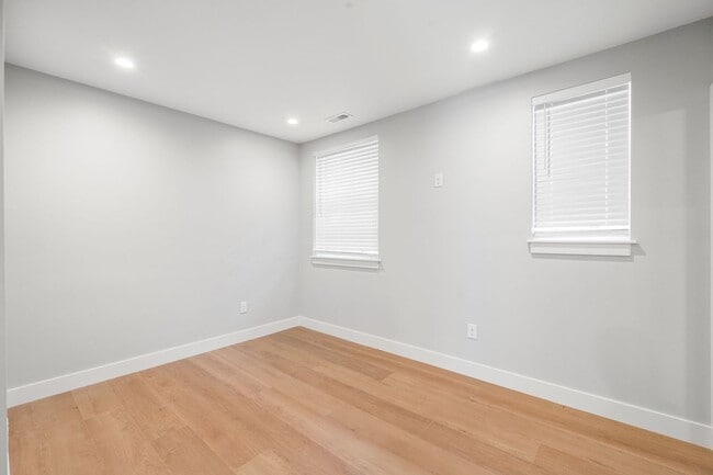 Building Photo - Remodeled 4BD, 3.5BA Home in South Park Hill with 2-Car Garage