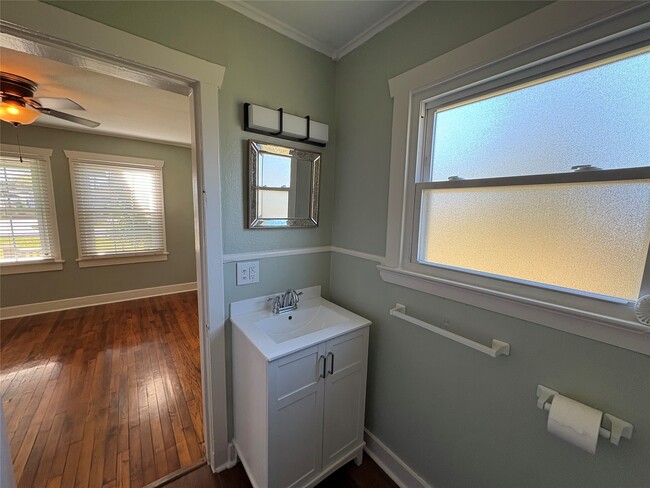 Building Photo - 510 Hicks St