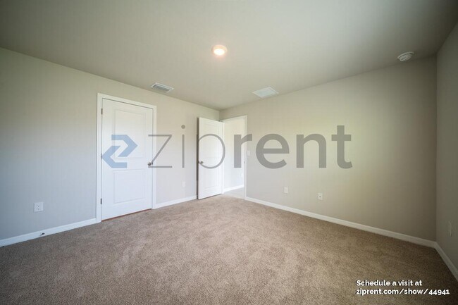 Building Photo - 2830 NW 18th Pl