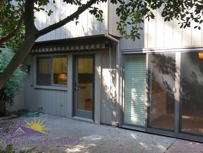 Building Photo - 1330 Vanderbilt Way