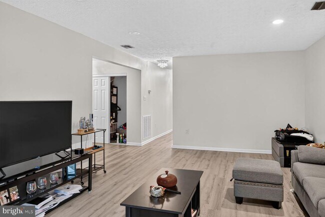 Building Photo - 6929 Clearwind Ct