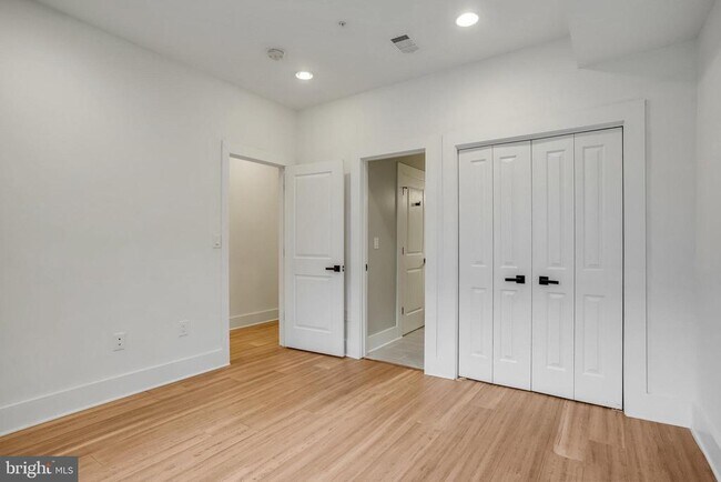 Building Photo - 1225 Raum St NE