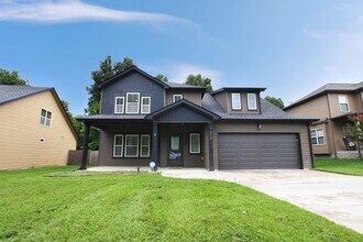 Building Photo - Pet Friendly Four Bedroom!