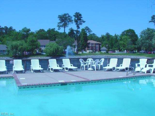 Building Photo - 400 Bracknell Arch