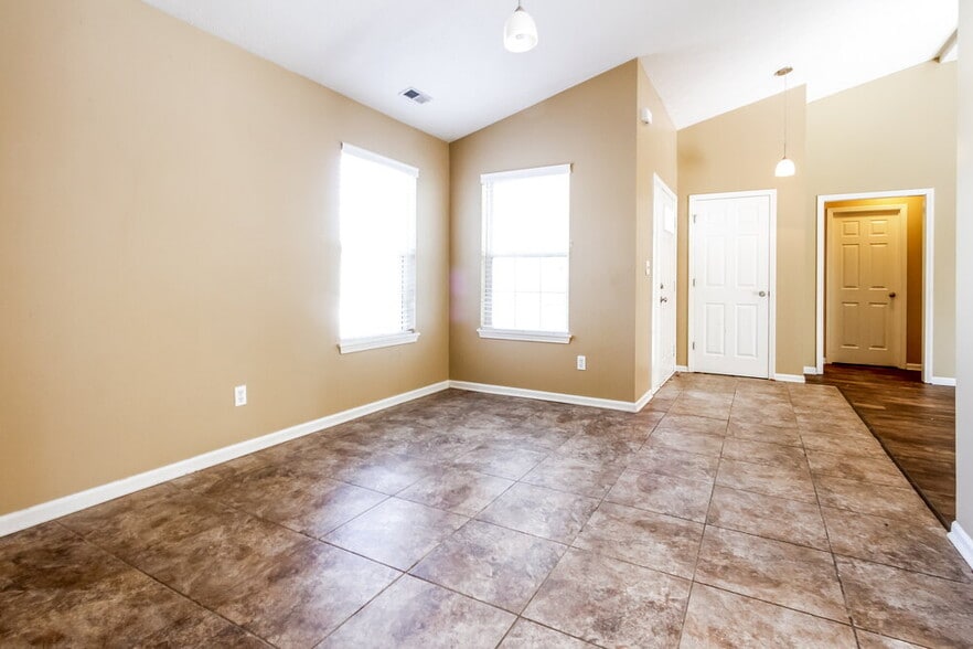 Building Photo - 1947 Mare Ave