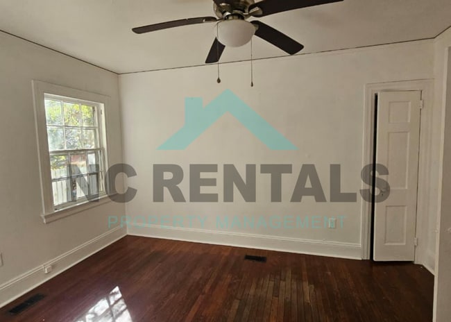 Building Photo - 1006 Panola St