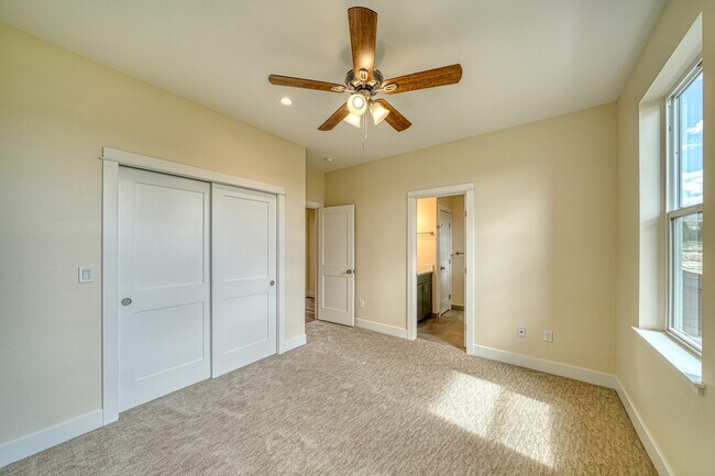 Building Photo - 320 McClary Pk