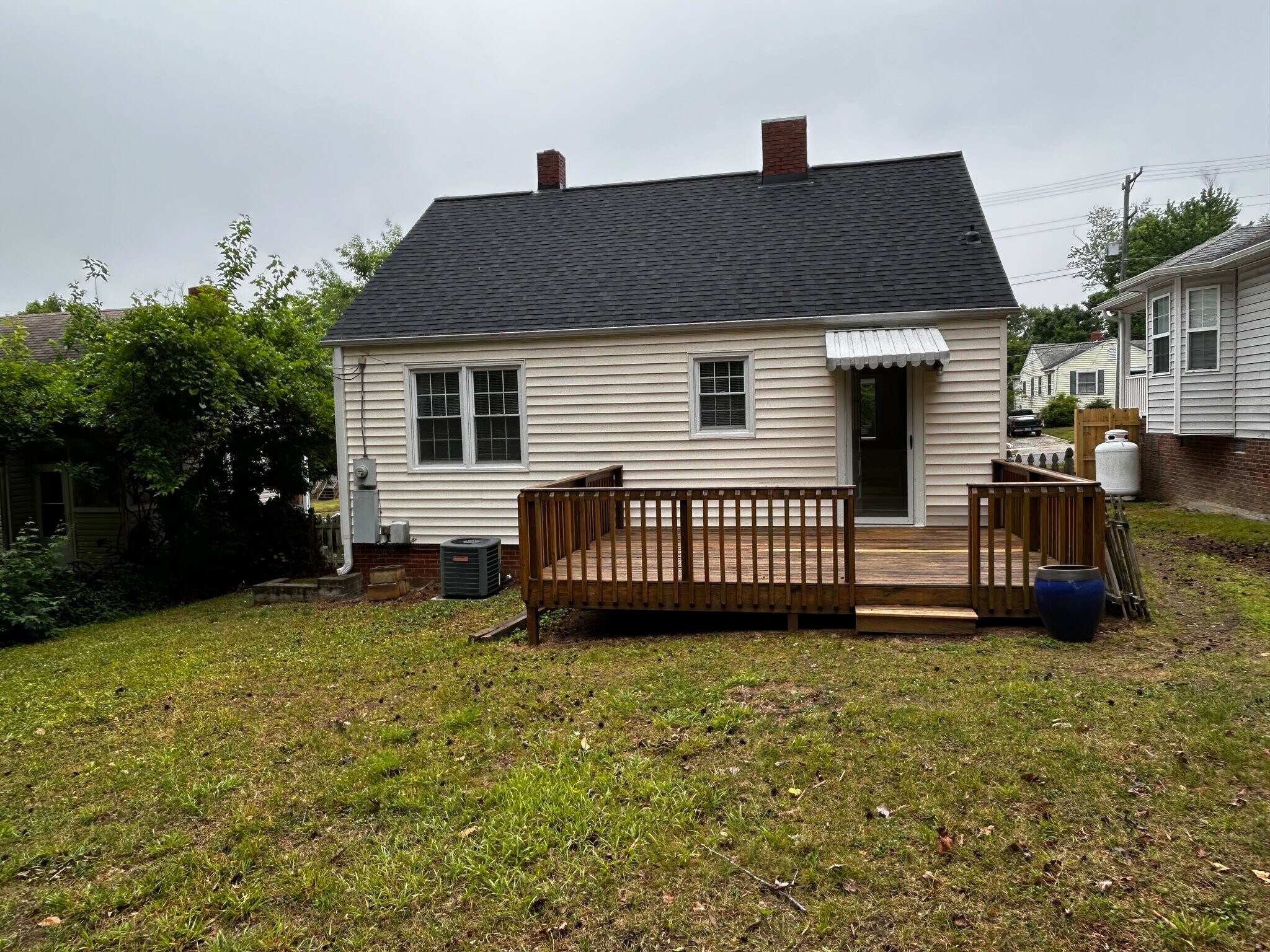 Building Photo - 423 E Radiance Dr