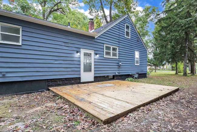 Building Photo - 52129 Clover Trail