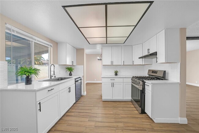 Building Photo - 4431 El Campana Way