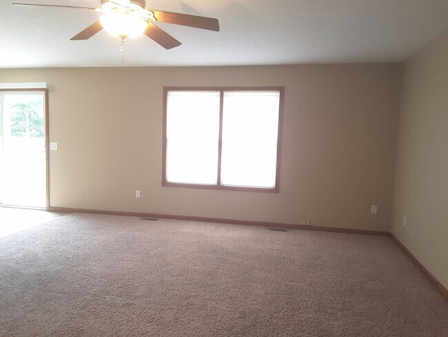 Building Photo - Beautiful 3 Bedroom 2 Bath Home in Elkhart!