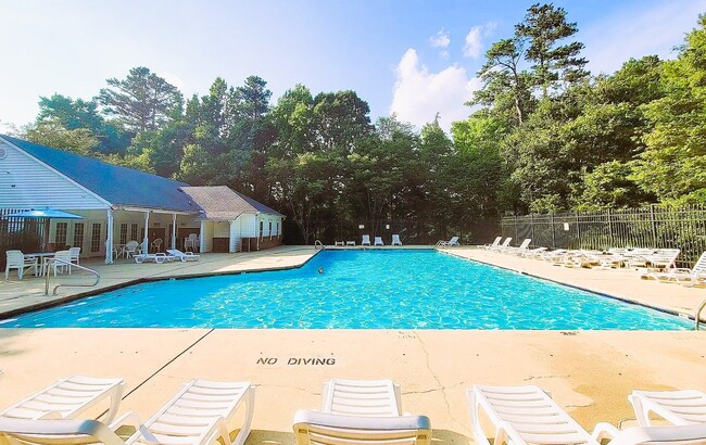 Primary Photo - 3030 Barrymore St