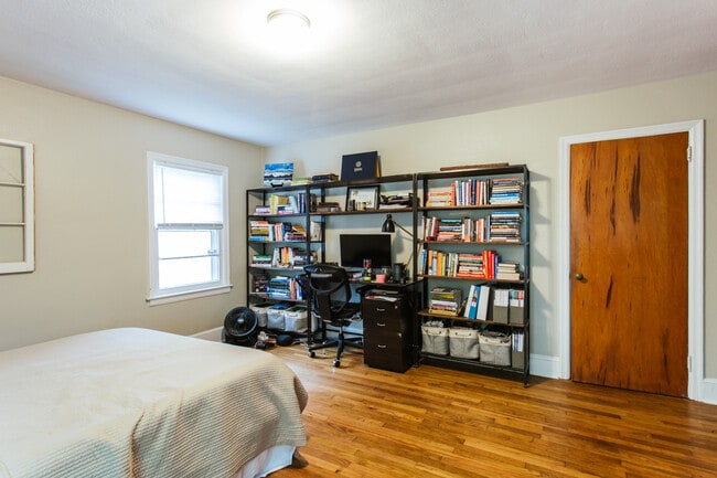 Building Photo - 365 Holman Ave