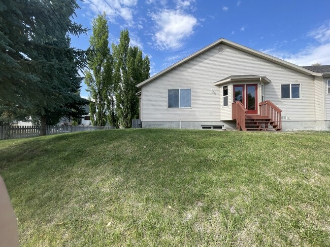 Building Photo - 134 Lakeview Dr