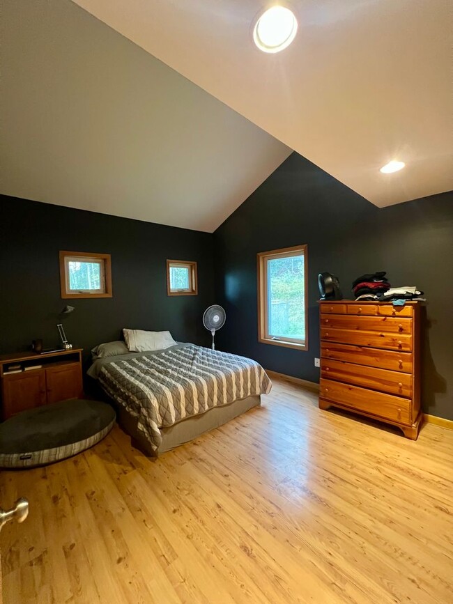 Building Photo - Charming 2-Bedroom Home with Loft on Moose...