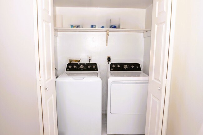 Building Photo - 3402 Cape Forest Dr