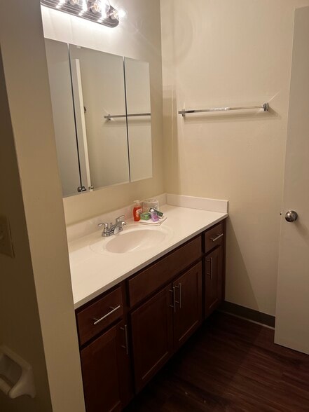 Building Photo - Mission Hills