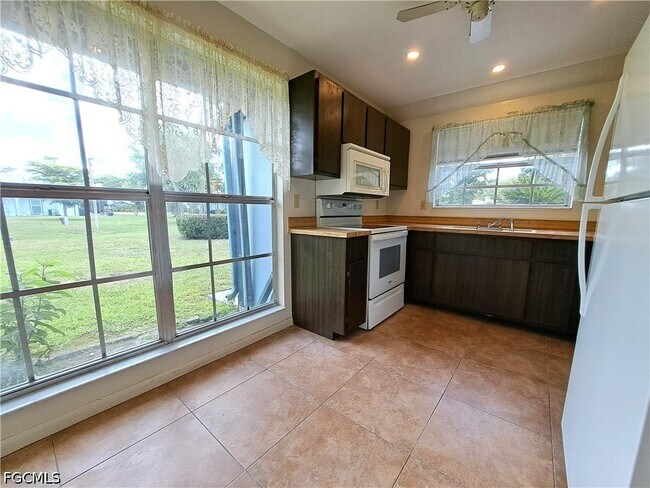 Building Photo - 10525 Putnam Ct
