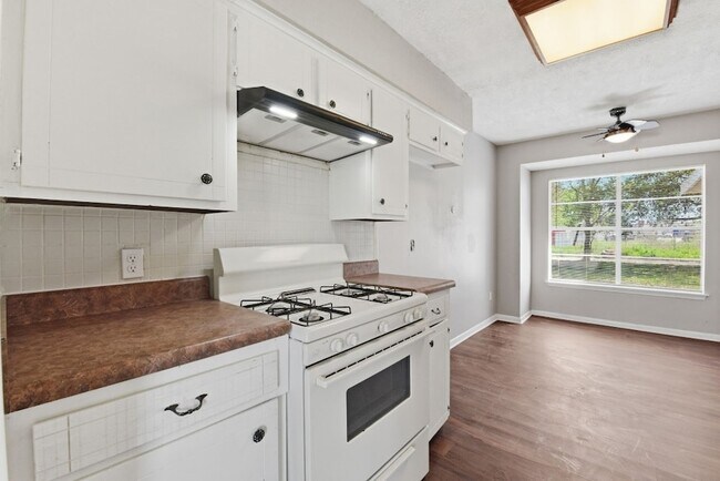 Building Photo - 3120 Royal St