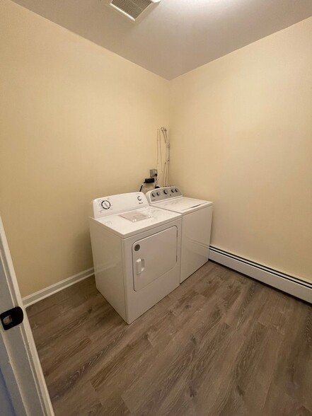 Building Photo - 68 Chase St