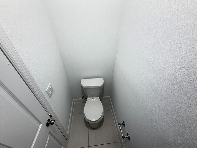 Building Photo - 2481 San Filippo Dr SE