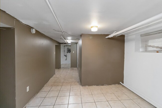Building Photo - 76 Forest St