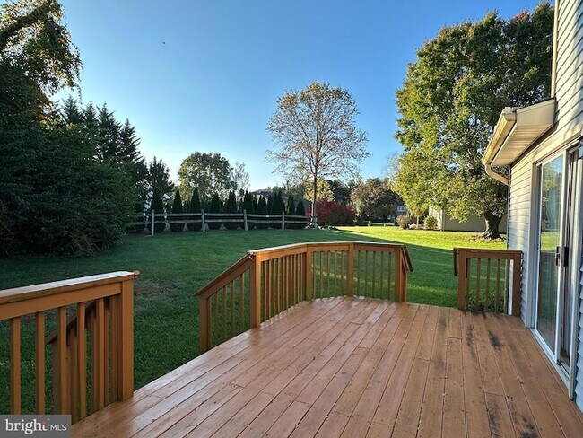 Building Photo - 703 Lora Ln