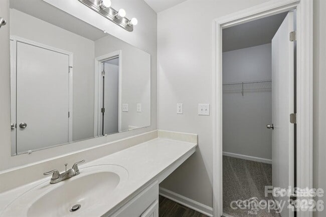 Building Photo - 7030 Huntsmaster Dr