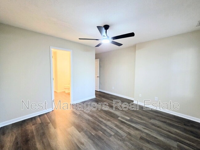 Building Photo - 302 Bubble Creek Ct