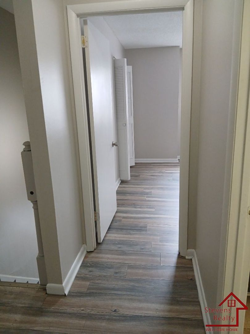 Building Photo - 4131 Wilkesview Dr