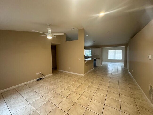 Building Photo - Pool Home on canal for rent !