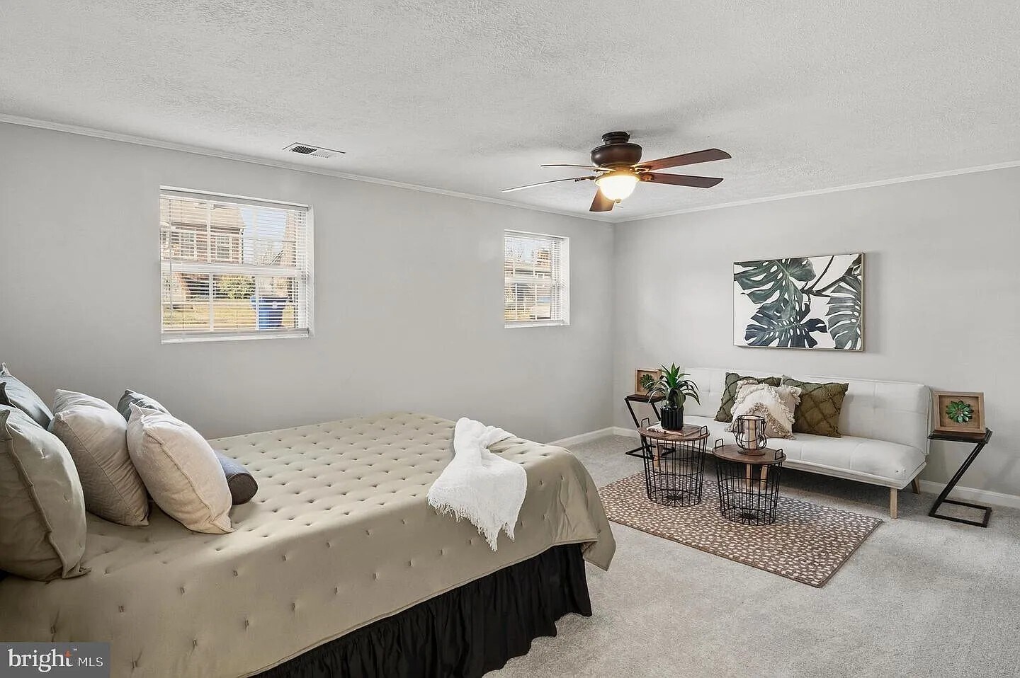 downstairs living room - 5005 Apache St