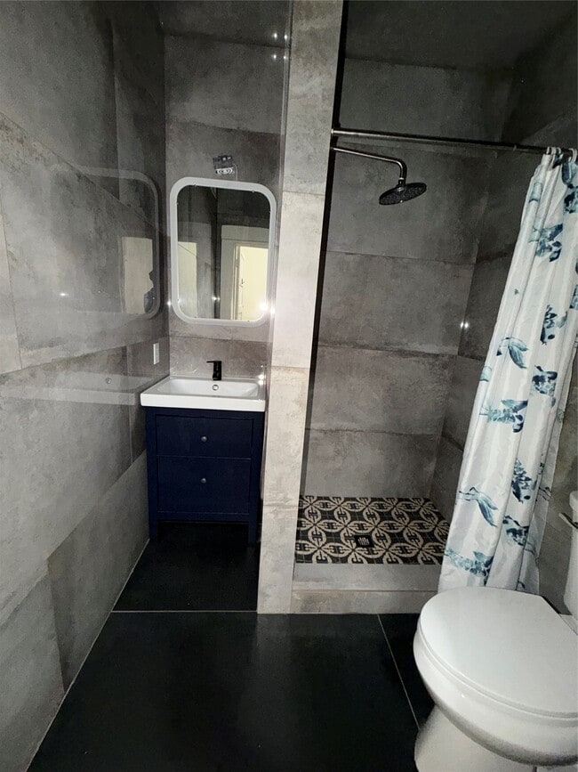 Building Photo - 402 Hyde Park Blvd