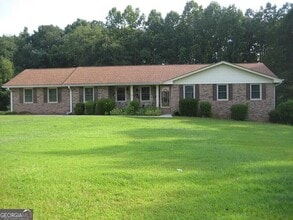 Building Photo - 145 Redwood Cir
