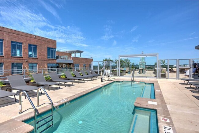 Building Photo - 4836 Rugby Ave