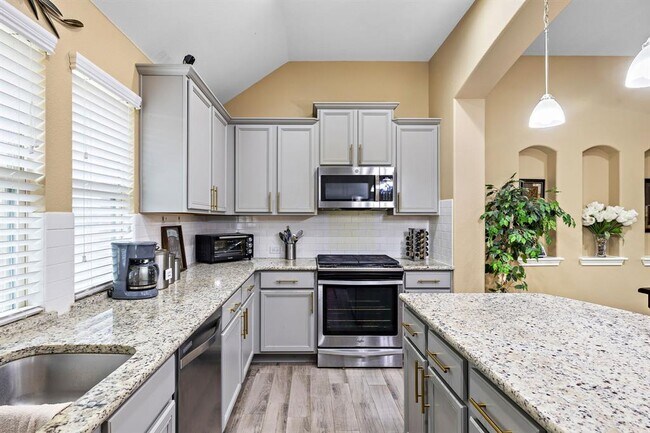 Building Photo - 163 Mount Ellen St