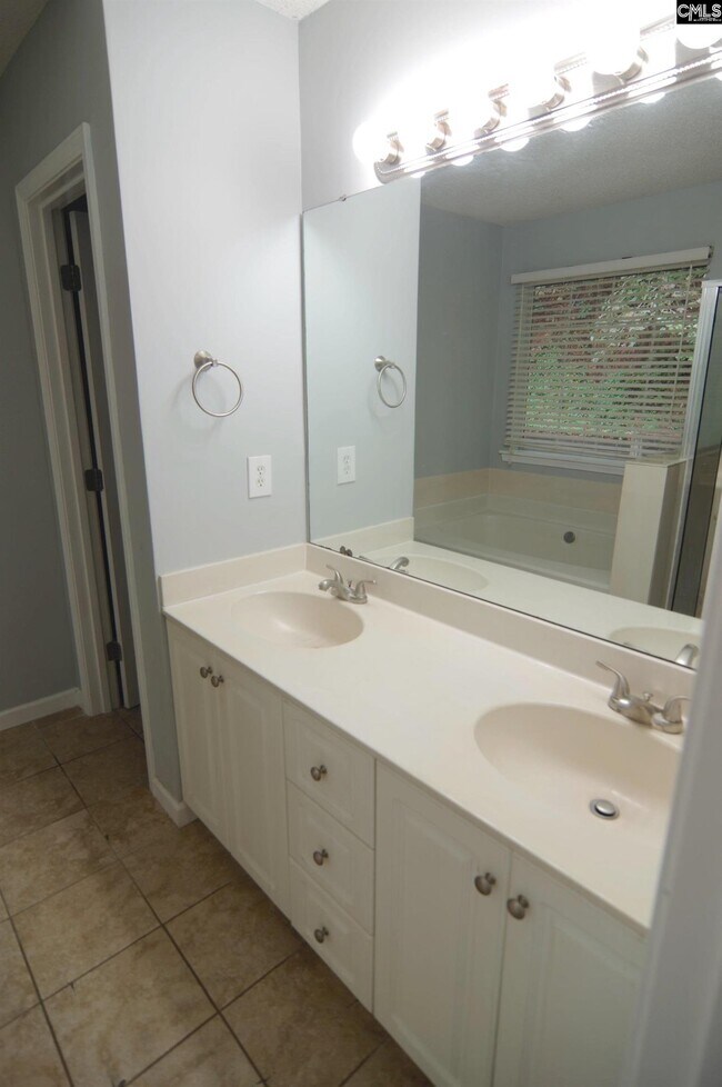 Building Photo - 156 Hunters Trail