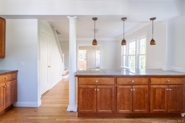 Building Photo - 453 Beach Ave