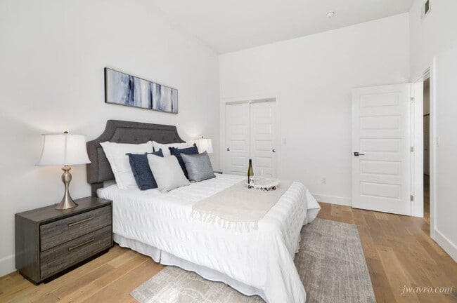 Building Photo - 327 Arlington St