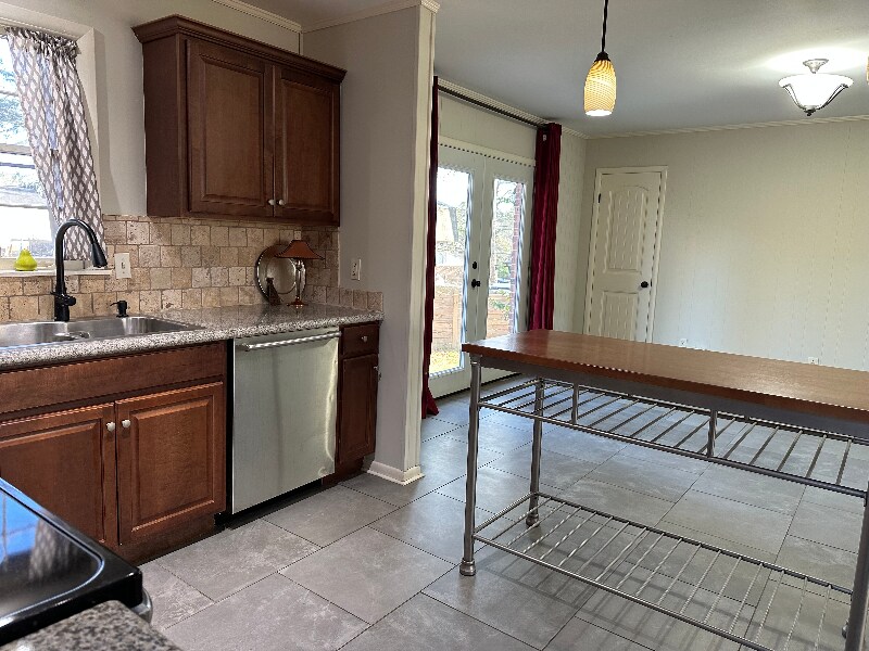 Building Photo - 2262 Locke Cir