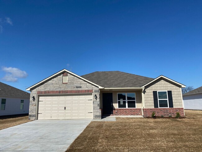 Building Photo - *Pre-leasing* Three Bedroom | Two Bath Hom...