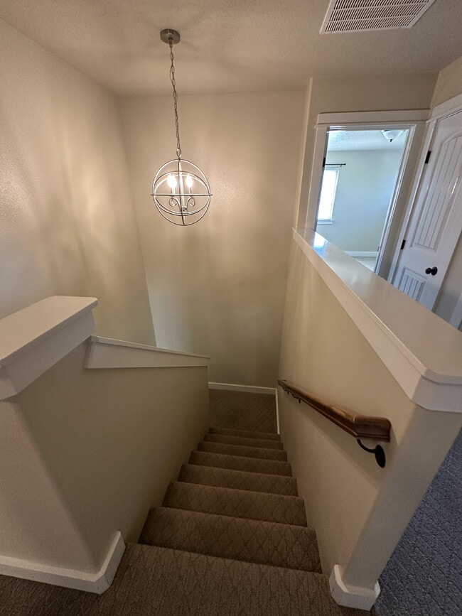 Building Photo - "Charming 4-Bed Home with Granite Accents & Hardwood Elegance in Meridian!"