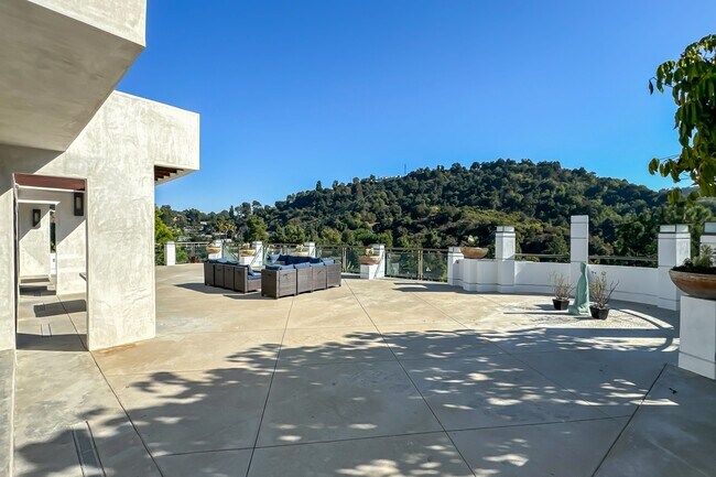 Building Photo - 11470 Dona Evita Dr